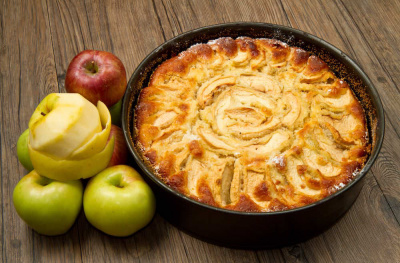 Шарлотка с яблоками
