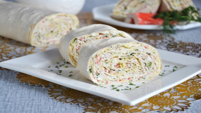 Рулет с крабовыми палочками