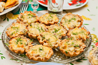 Тарталетки с курицей,грибами и сыром