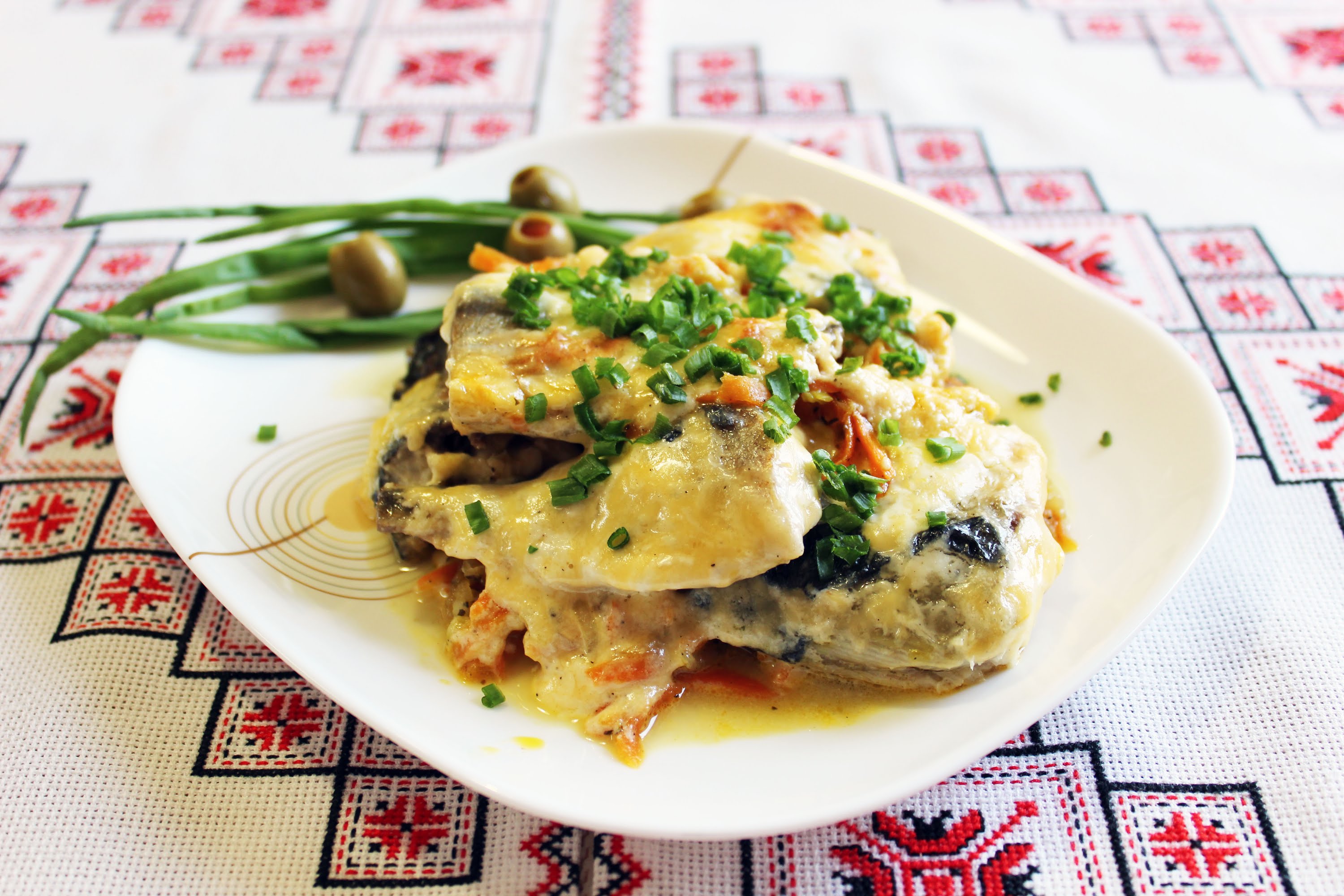 Скумбрия с картофелем, запеченные под майонезом Скумбрия с картофелем, запеченные под майонезом